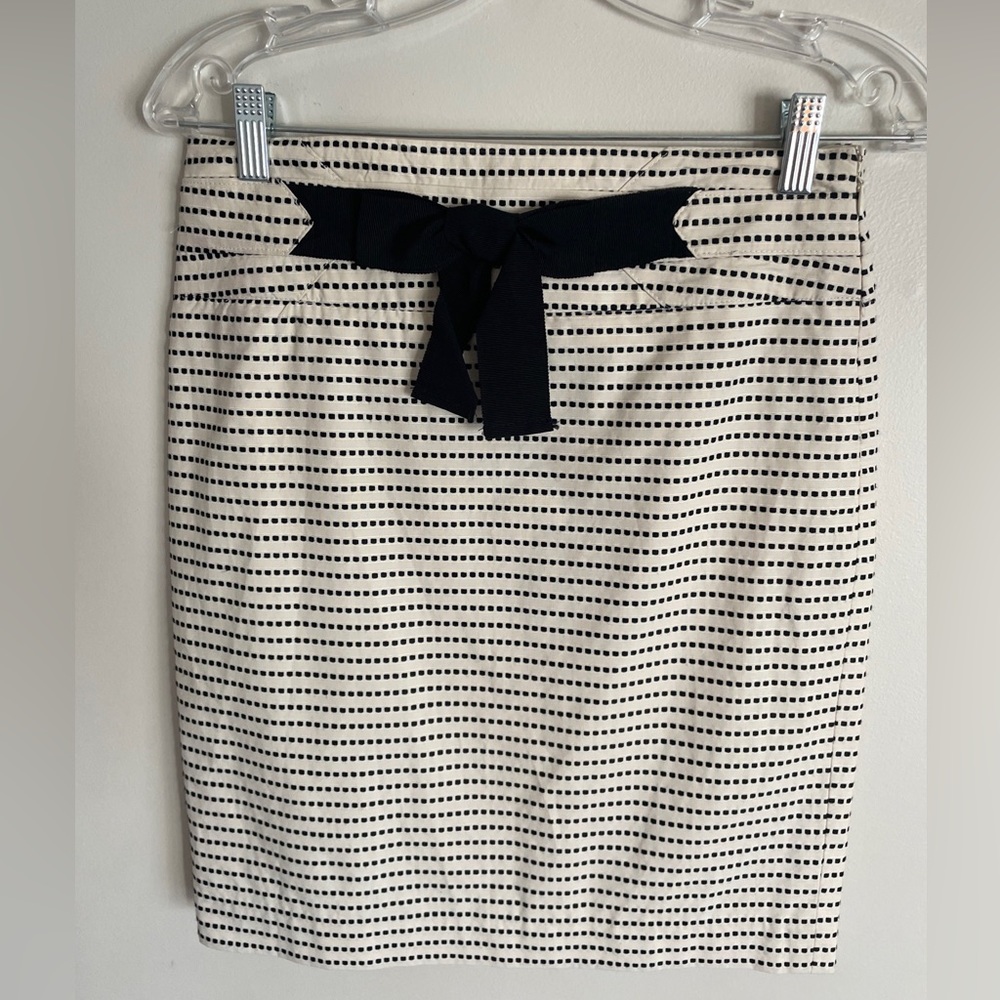 The Limited Pencil Skirt sz 0 Cream Black Bow Straight Dots Holiday Work Ivory